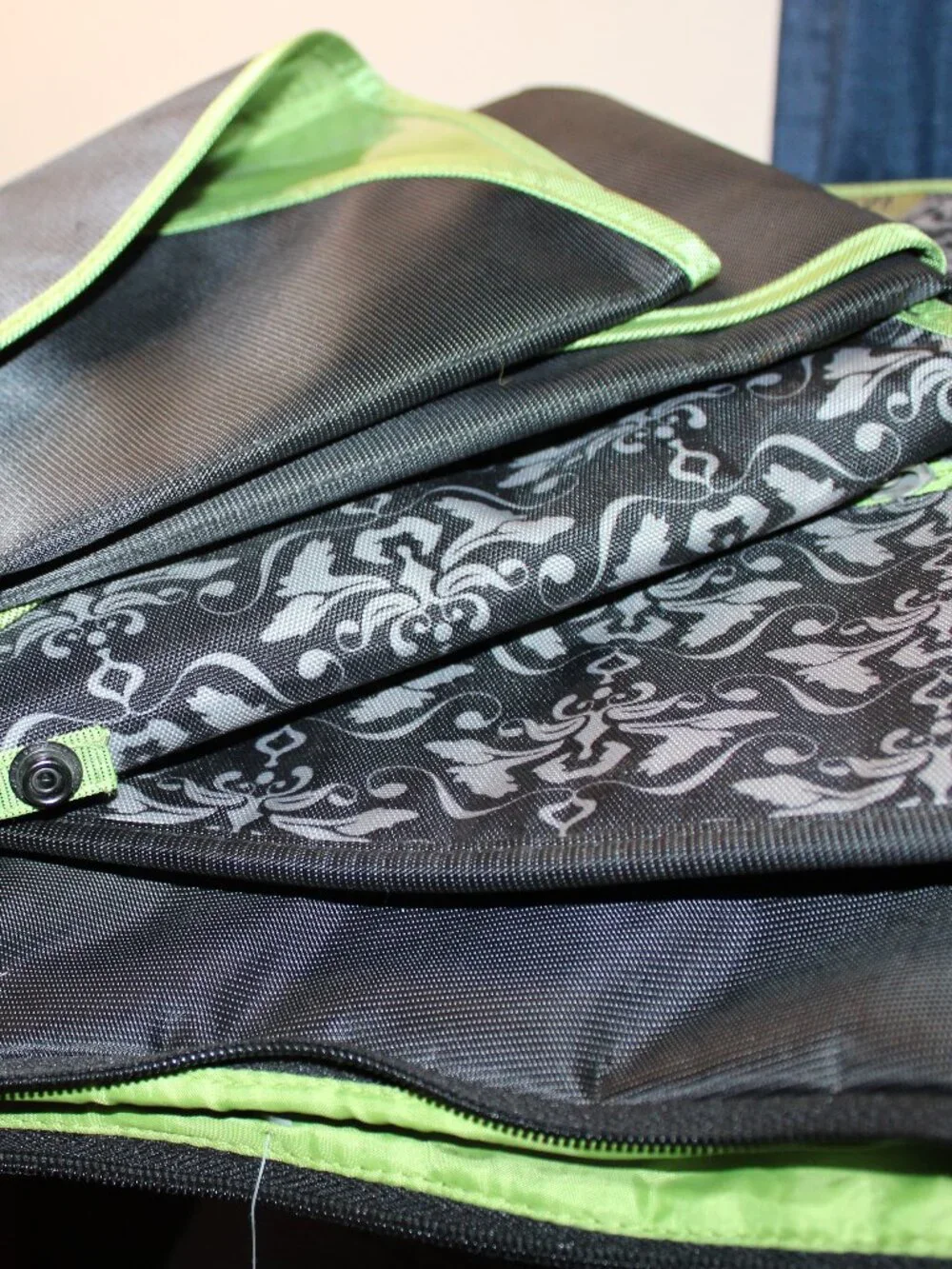 JJ Cole System 180 Diaper Bag Black Damask Green NWT Complete Set